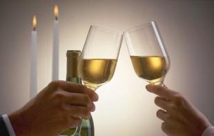 蘭州酒后代駕服務(wù) 專業(yè)守護(hù)，讓您“喝酒不開(kāi)車，開(kāi)車不喝酒”